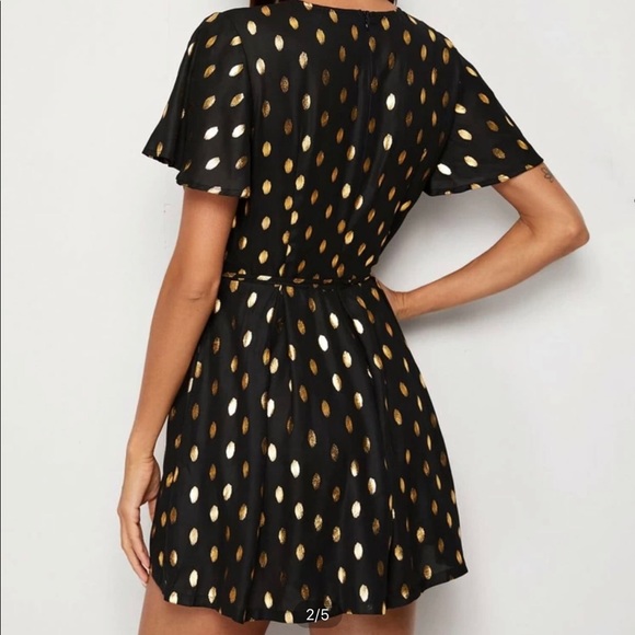 🍃LAST 1 Sm💕NWT Black&Gold Flutter Sleeve Romper - Picture 9 of 14
